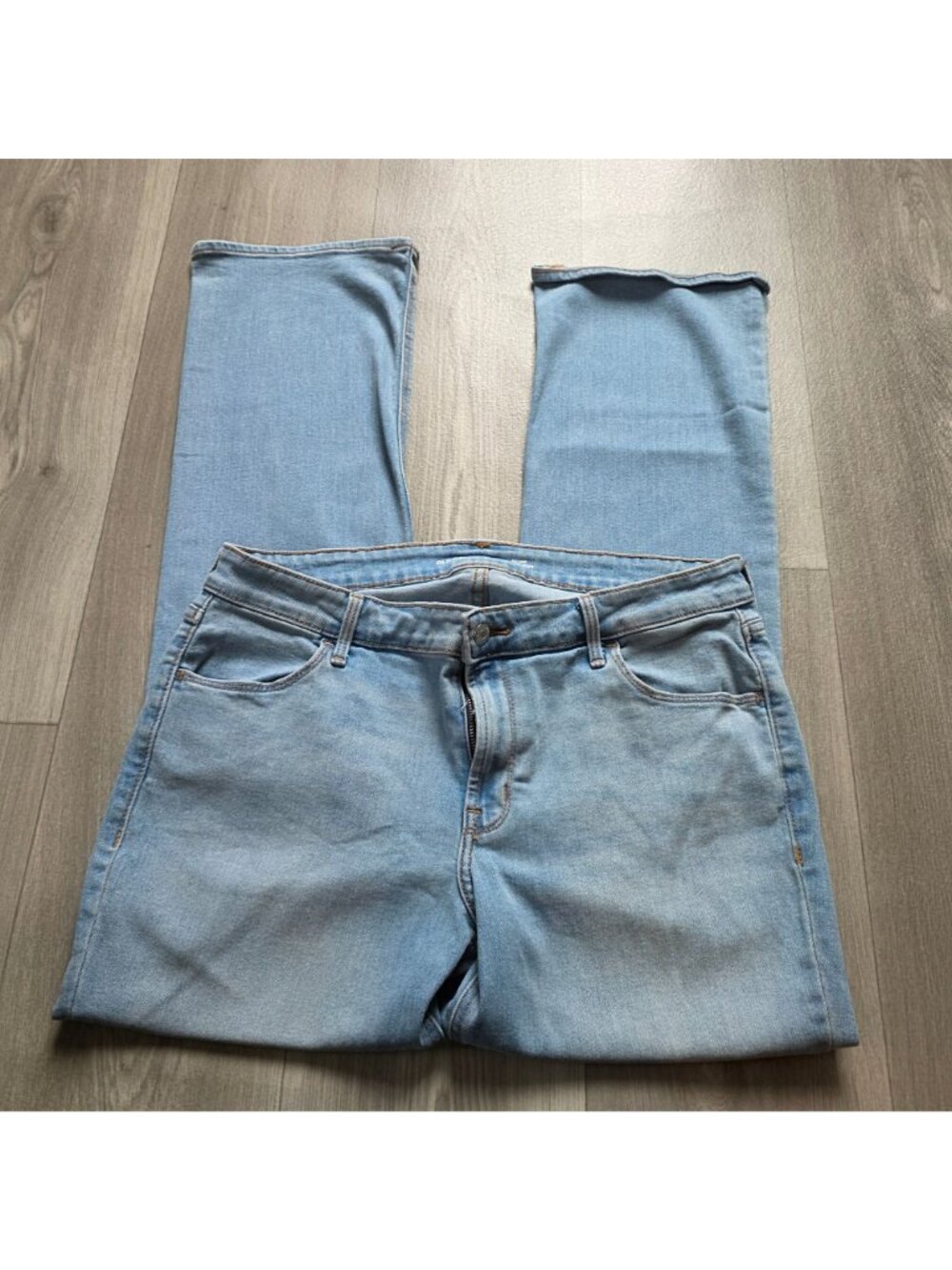 Old Navy Womens Mid-Rise Boot-Cut Jeans Light Blue Size 14 - Picture 2 of 4